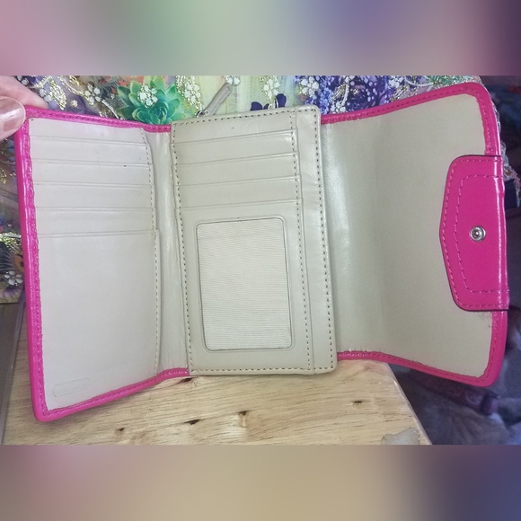 Coach Ashley Op Art Signature Wallet - Picture 6 of 16